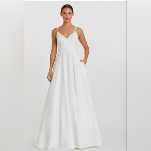 Mac Duggal White Classic A-Line V-Neck Ball Gown Size 10 New